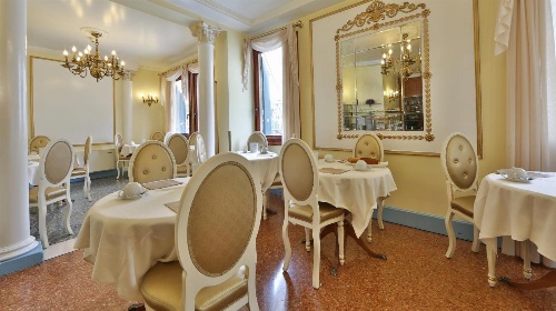 Hotel Arlecchino image 3